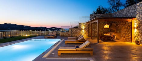 Outdoor pool, pool loungers