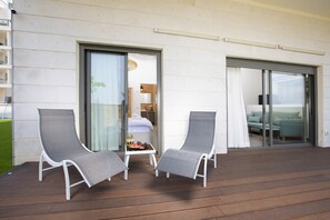 Chambre, 4 chambres, piscine privée, vue plage | Terrasse/Patio