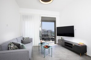 Penthouse | Vardagsrum | 40-tums LCD-tv med kabelkanaler och tv