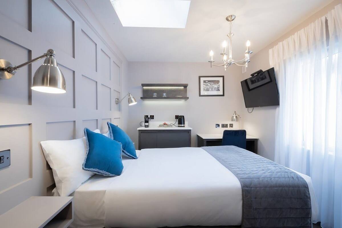 Double Room (Room 4 | Pepper Cannister) | In-room safe, iron/ironing board, WiFi (free), bed sheets