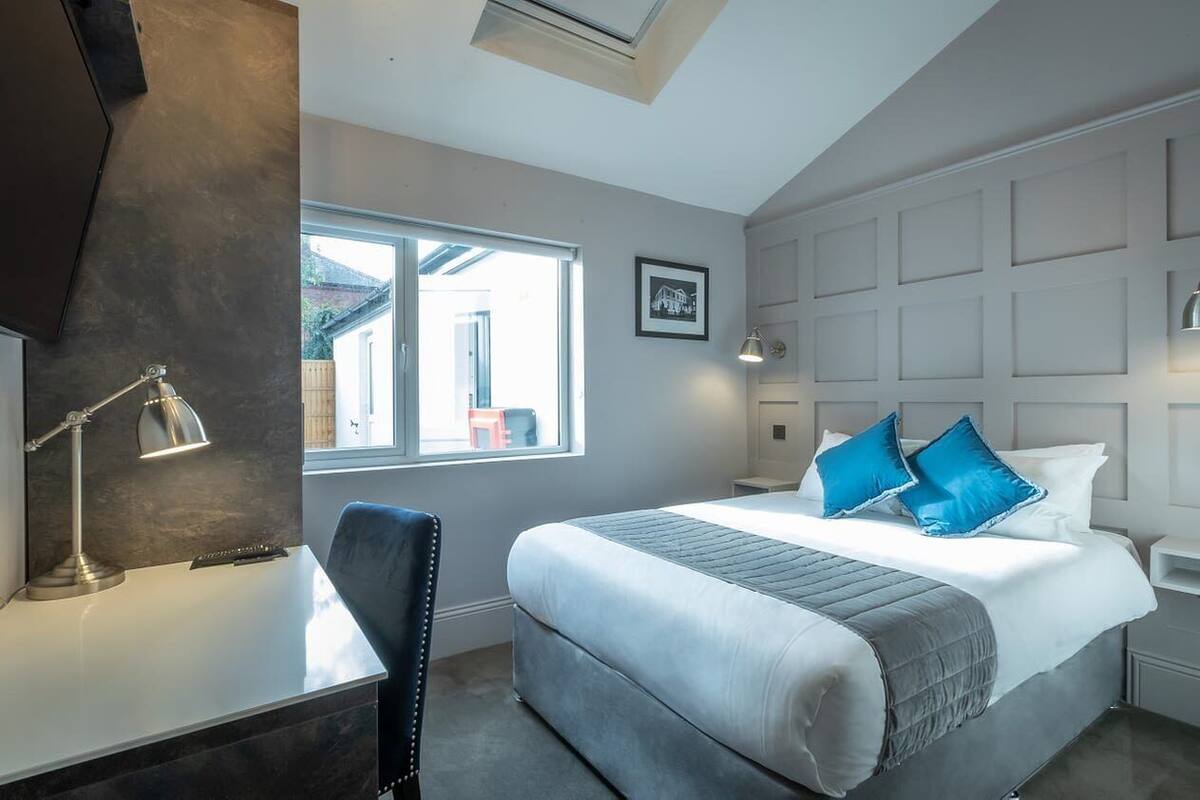 Double Room (Room 3 | The Mansion House) | In-room safe, iron/ironing board, WiFi (free), bed sheets