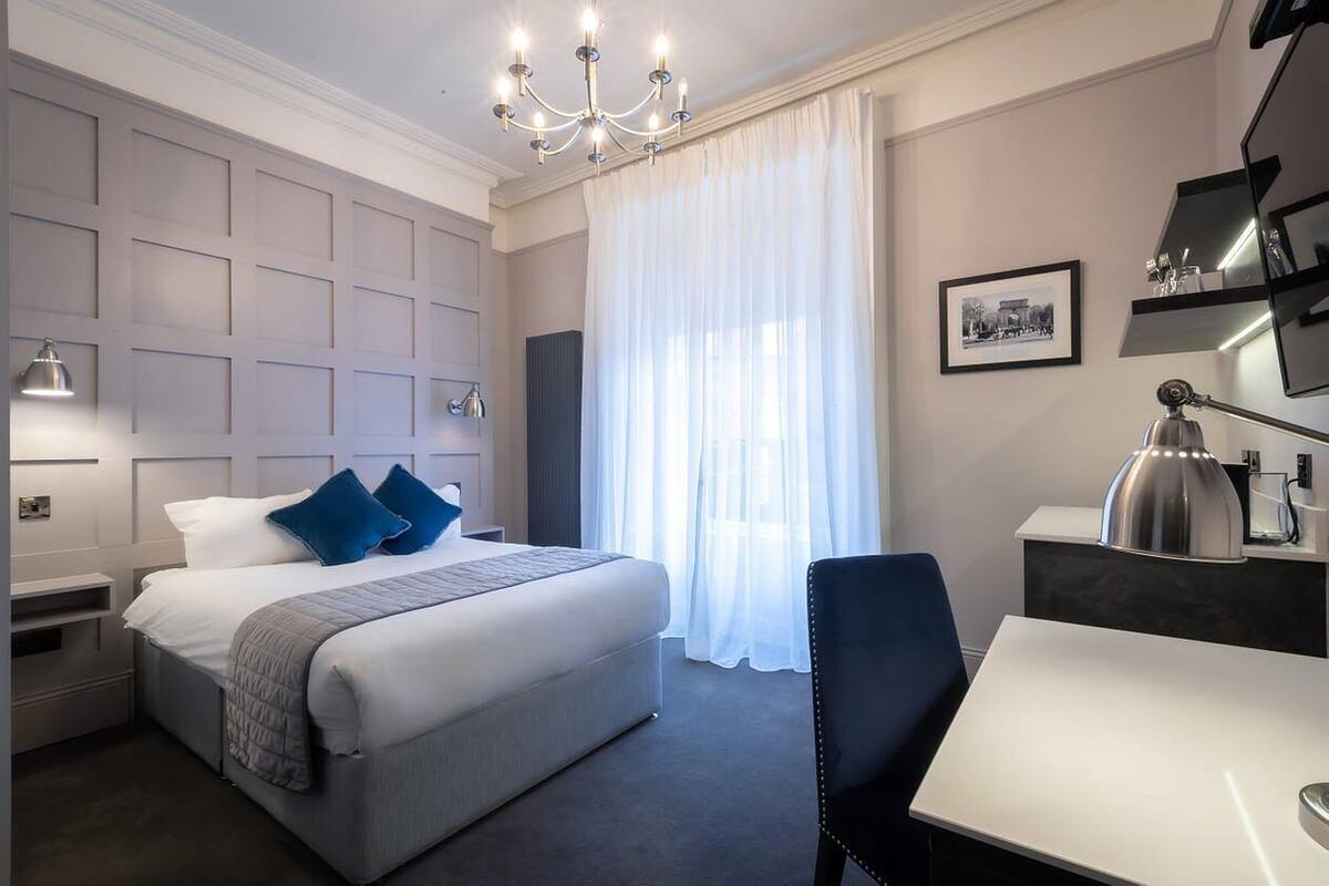 Double Room (Room 1 | Fusilier’s Arch) | In-room safe, iron/ironing board, WiFi (free), bed sheets