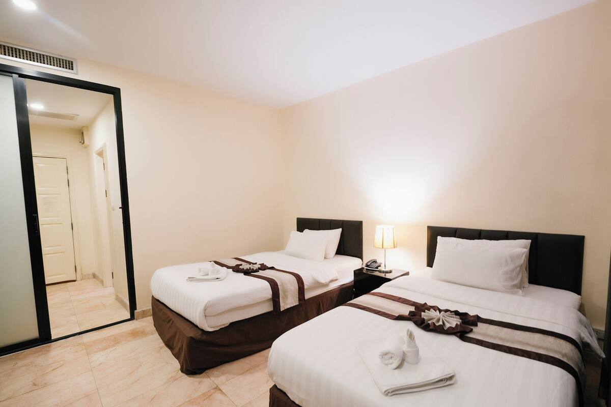 Superior Suite Twin or Double | มินิบาร์, ตู้นิรภัยในห้องพัก, โต๊ะทำงาน, พื้นที่ทำงานแบบใช้แล็ปท็อป