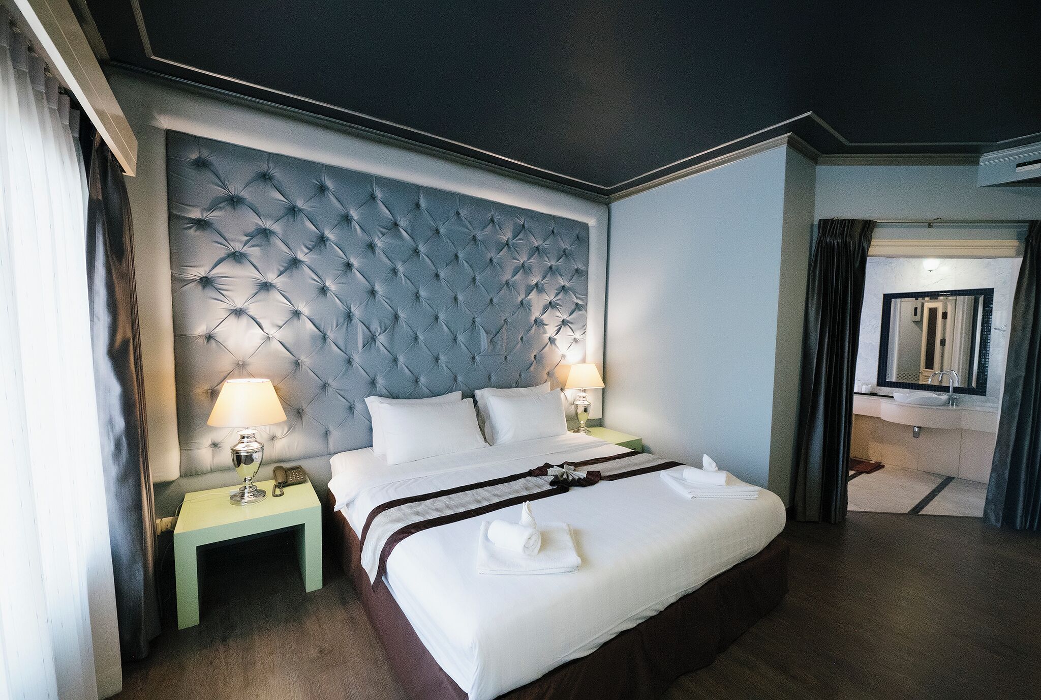 Suite ejecutiva, 1 cama doble | Minibar, caja fuerte, escritorio y espacio para trabajar con un portátil