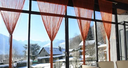House with large, quiet garden and beautiful mountain views
