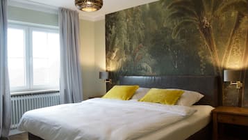 Basic-Doppelzimmer | Individuell eingerichtet, Schreibtisch, laptopgeeigneter Arbeitsplatz