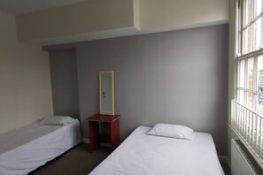 Standard Triple Room, Shared Bathroom | Desk, iron/ironing board - Gosford Arms (Coventry)