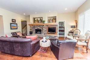 Smart-TV, Kamin, Tischfußball