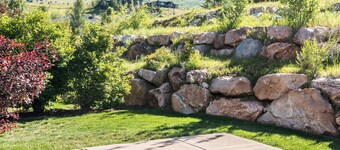 Gorgeous 3-story home, private hot tub