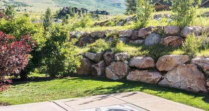 Gorgeous 3-story home, private hot tub