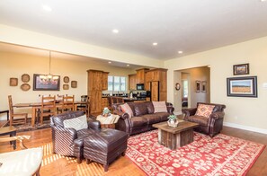 Smart-TV, Kamin, Tischfußball