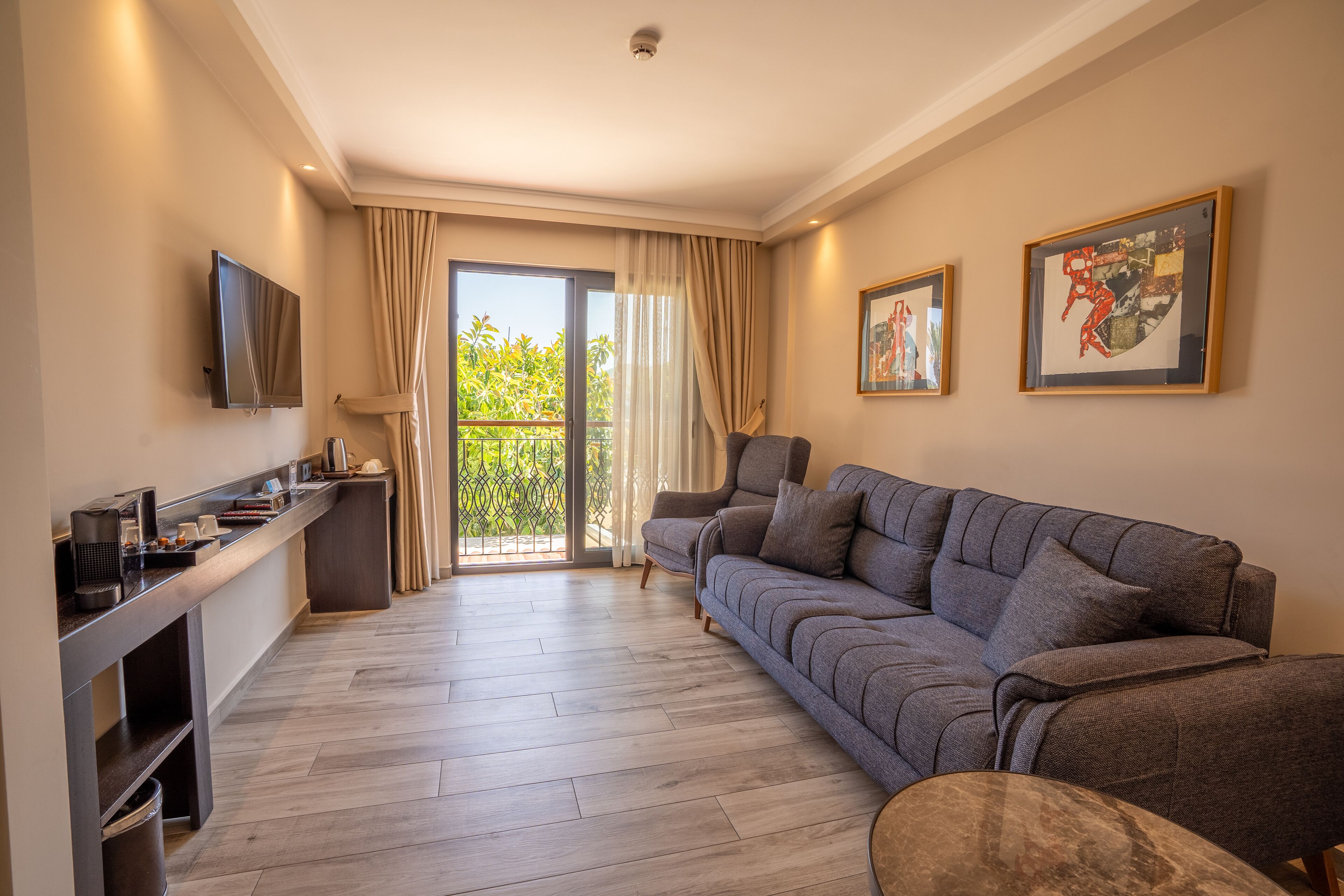 suite, sea view | living area | lcd tv