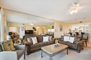 Condo, 2 Bedrooms | Interior
