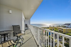 Condo, 2 Bedrooms | Property grounds