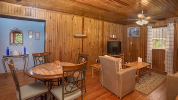 Apartment, 2 Bedrooms | Living room