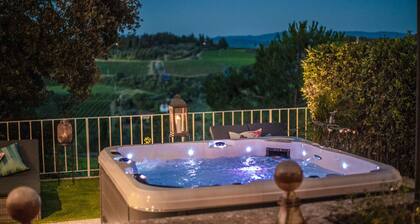 VILLA CHIANTI, your Secret 4 Bedrooms Retreat with View over the Vineyards in Marcialla