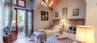 VILLA CHIANTI, your Secret 4 Bedrooms Retreat with View over the Vineyards in Marcialla