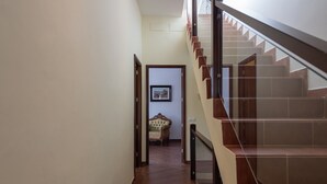 A hallway with a staircase leading to a second floor. - HomeForGuest NEW Duplex with Rooftop next to Arucas Cathedral (Arucas)