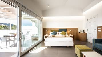 1 quarto, frigobar, cofres nos quartos, escrivaninha