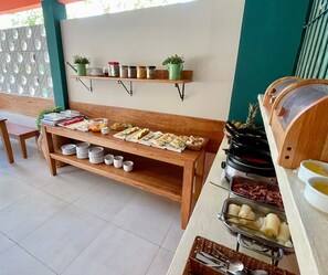 Free daily buffet breakfast  - Chalés Praias do Sul (Ipojuca)