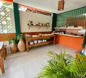 Sudah termasuk sarapan prasmanan setiap hari