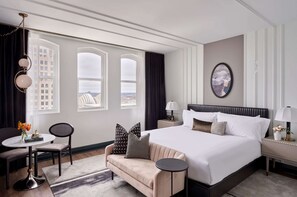 Room, 1 King Bed, Corner - Hotel Kansas City, in The Unbound Collection by Hyatt (Kansas City)