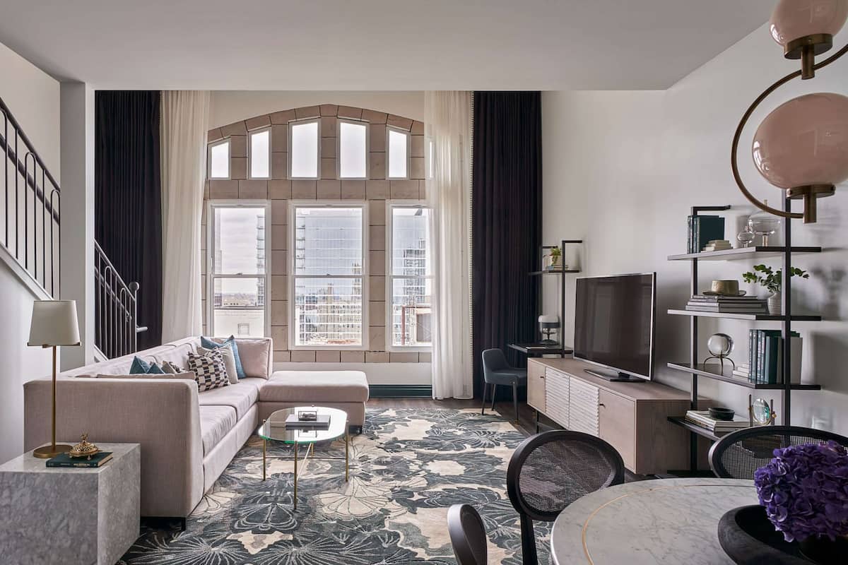 Suite, 1 King-Bett (Loft) | Minibar, Zimmersafe, Schreibtisch, laptopgeeigneter Arbeitsplatz