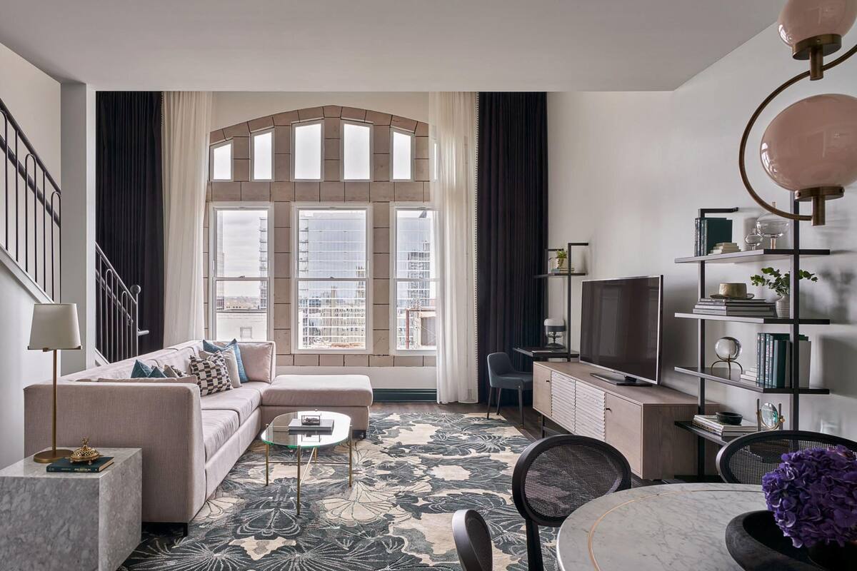 Phòng Suite, 1 giường cỡ king (Loft) | Minibar, két bảo mật tại phòng, bàn 