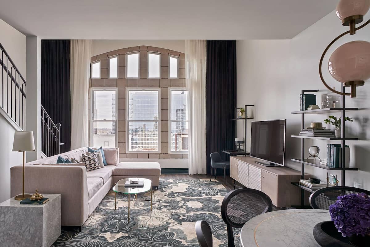 Suite, 1 cama King size (Loft) | Minibar, caja de seguridad en la habitación y escritorio