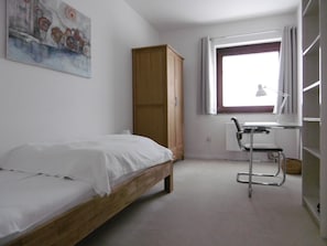 3 bedrooms, iron/ironing board, free WiFi