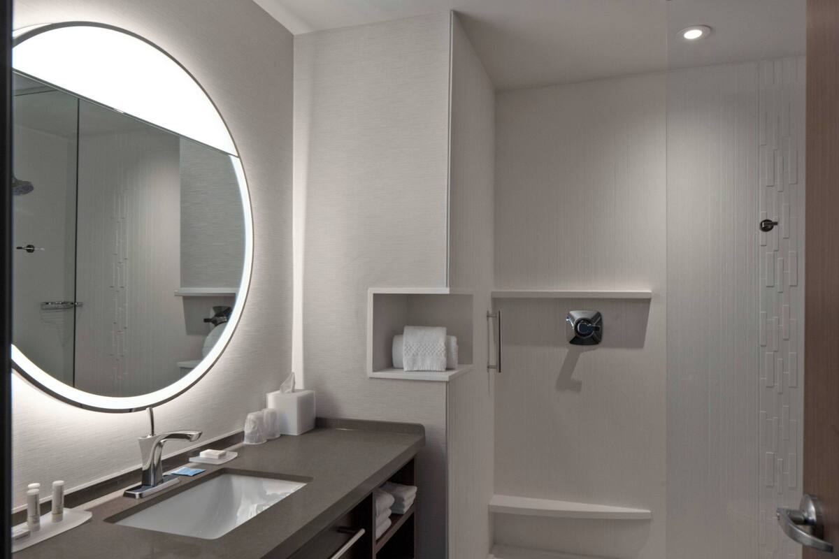 combined shower/bathtub, hair dryer, towels, soap