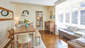 TV, fireplace, offices