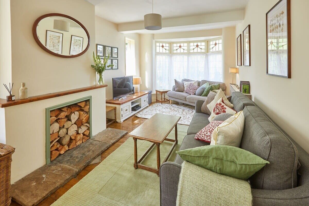 TV, fireplace, offices