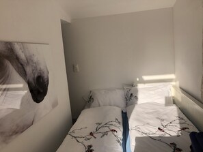 2 bedrooms, desk, iron/ironing board, free WiFi