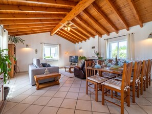 Télévision, cheminée