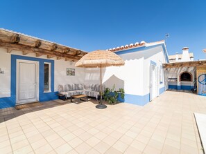 Terrace/patio - Casa do Amor - close to the beaches of Aljezur (Aljezur)