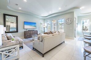 Smart TV - Lake View ~ 2 Golf Carts ~ On Golf Course (MIramar Beach)