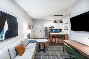 Desk, laptop workspace, free WiFi, bed sheets - Staybridge Suites Waco South - Woodway by IHG (Waco)