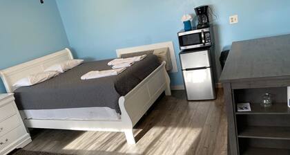 Lou's Place @ COLE'S LODGE