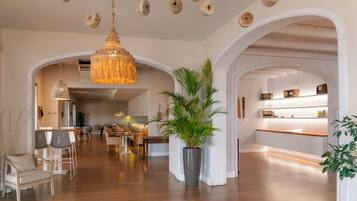 S'hi serveixen esmorzars