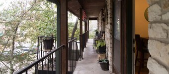 Cozy Condo near UT/Downtown