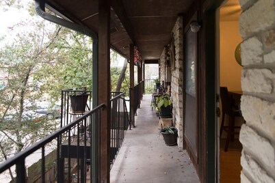 Cozy Condo near UT/Downtown