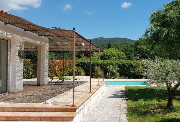 Outdoor pool - Self-catering studio at Villa Garlaban ******. (GEMENOS)