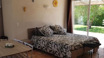 1 slaapkamer, een strijkplank/strijkijzer, reisbedje, gratis wifi