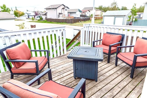  3 beds  Private Cozy Patio + 4 mins Drive to restaurants, Starbucks