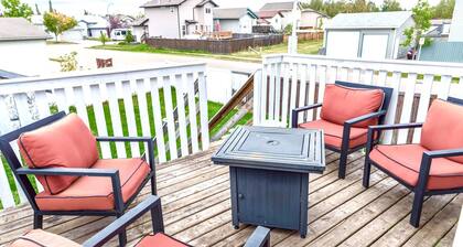 3 beds Private Cozy Patio + 4 mins Drive to restaurants, Starbucks