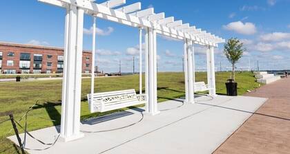 Sandusky Bay Waterfront Views For Four!!