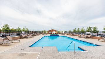 Piscine extérieure, piscine chauffée