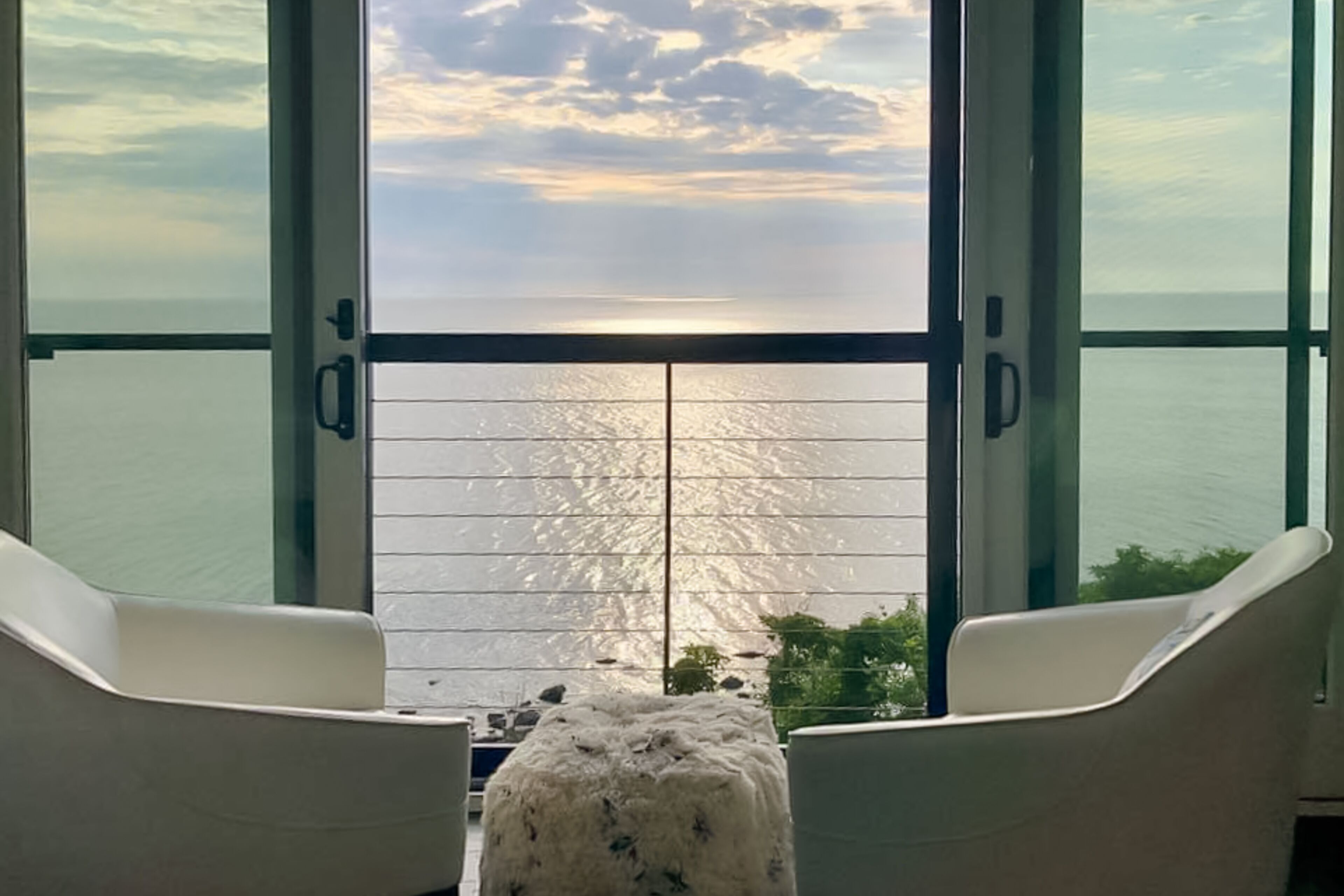 Bayfront home w/amazing view, deck & balcony - 450 feet to beach