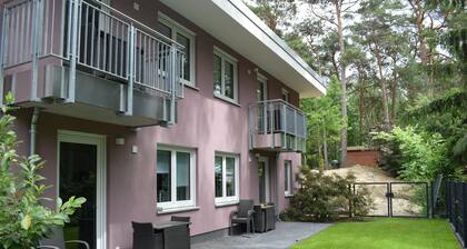 Helle 50 m2 Ferienwohnung im Grünen